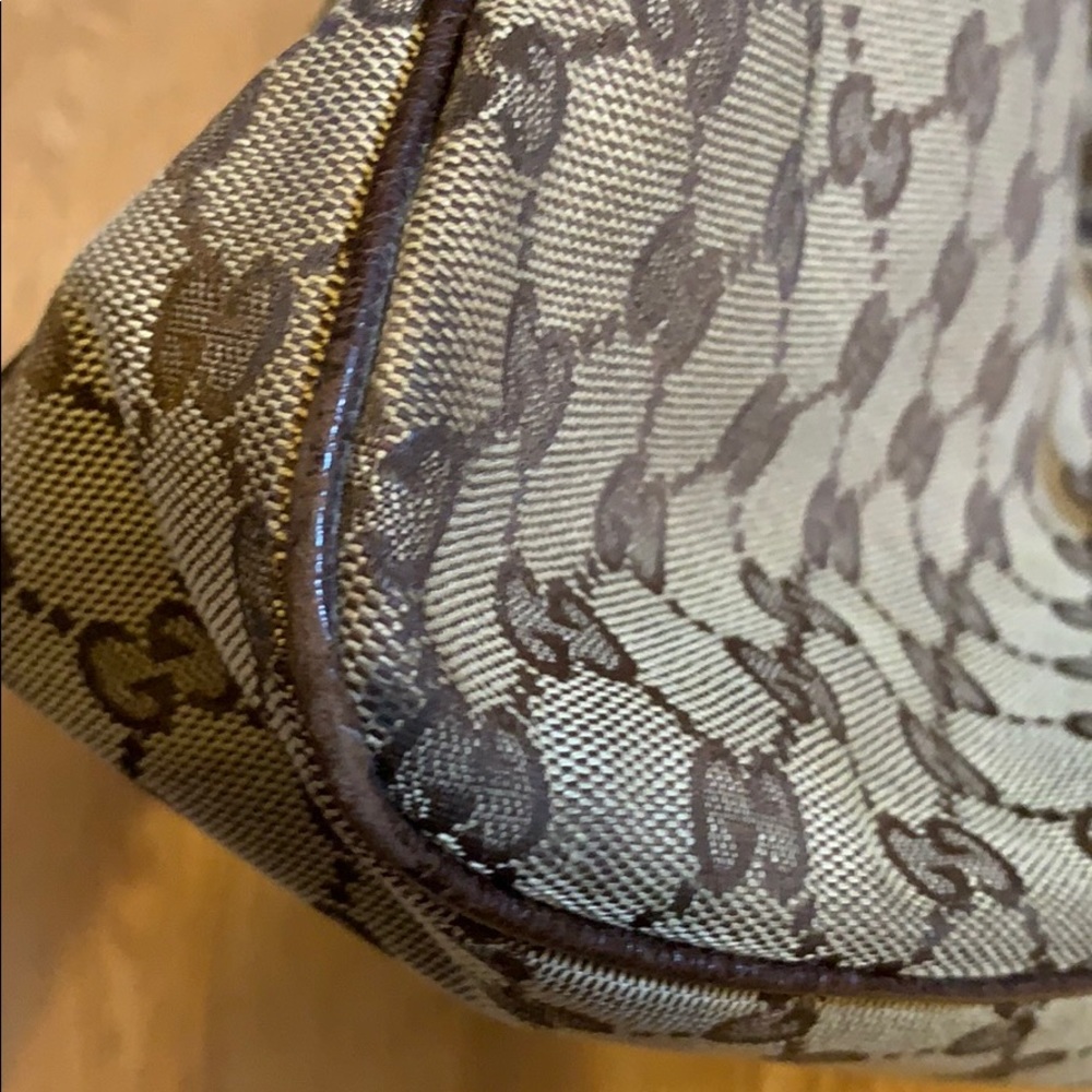 Authentic Vintage Gucci Shoulder Bag. OBO - Picture 13 of 16